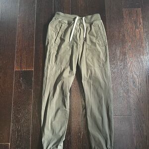 Men's Small Green Vuori Meta Jogger